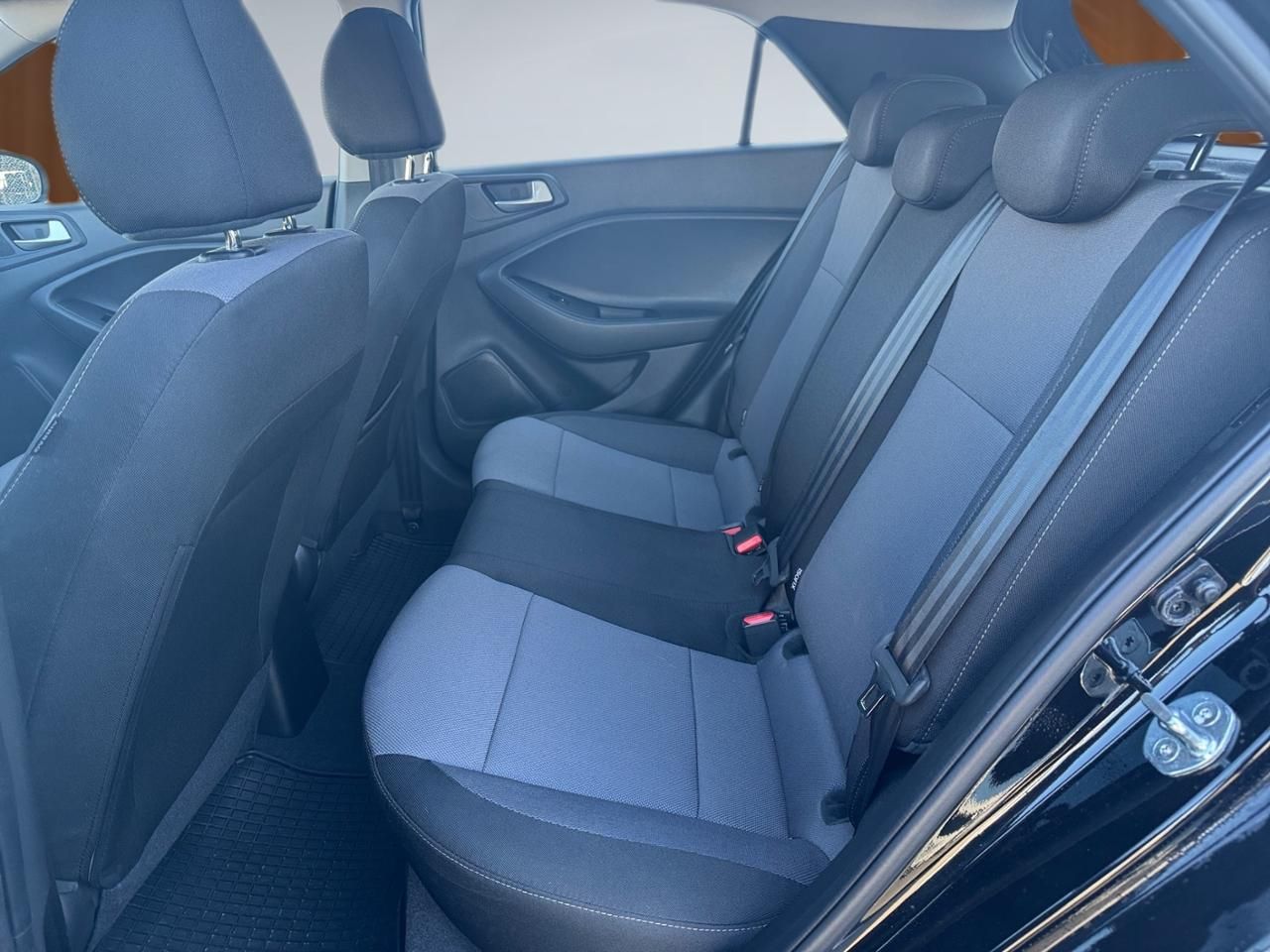 Fahrzeugabbildung Hyundai i20 TREND KAMERA*SHZ*LHZ*CARPLAY*KLIMA*PDC*RADIO