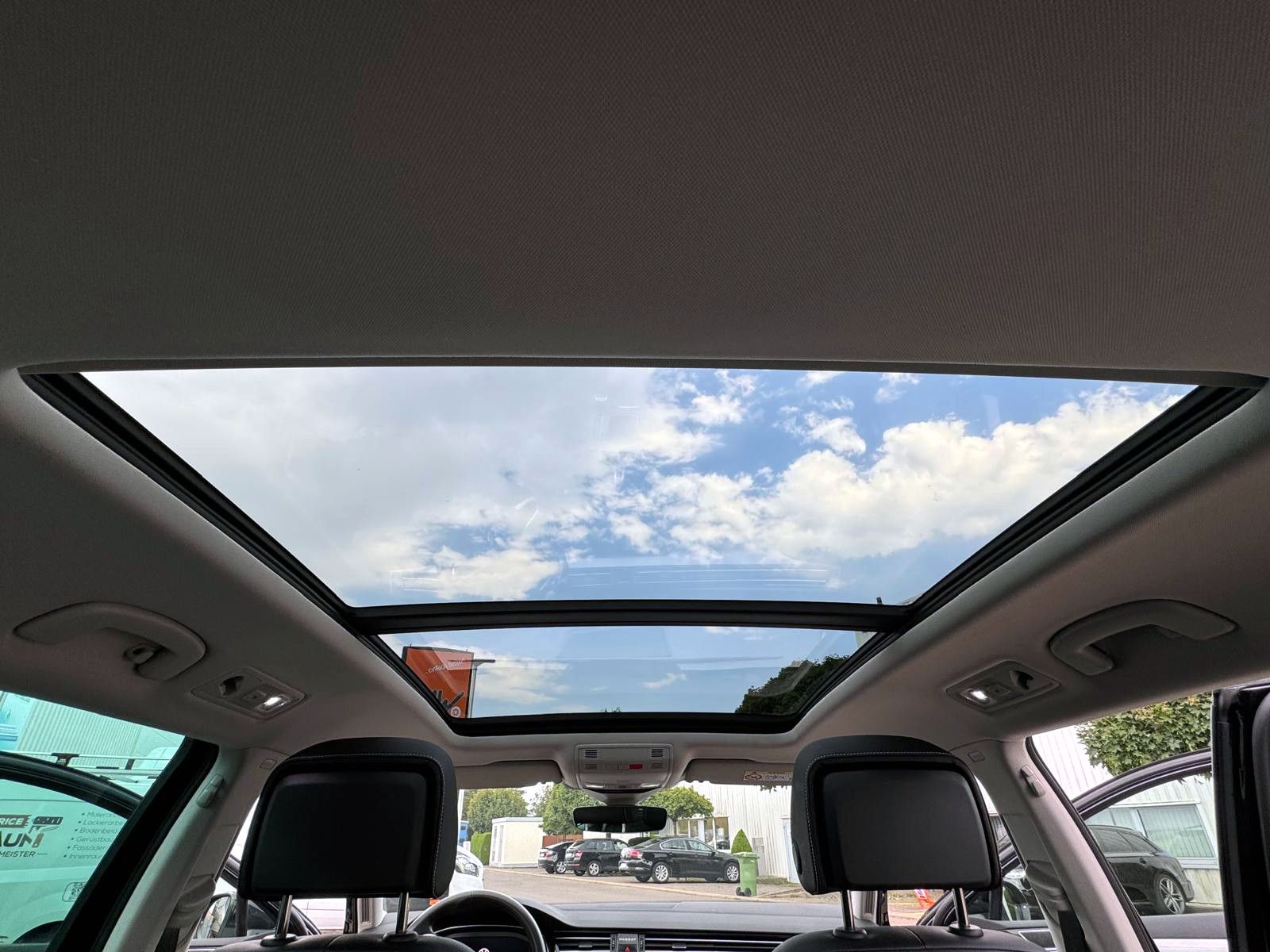 Fahrzeugabbildung Volkswagen Passat Varia. 1.4TSI DSG GTE R-Line ACC PANO AHK