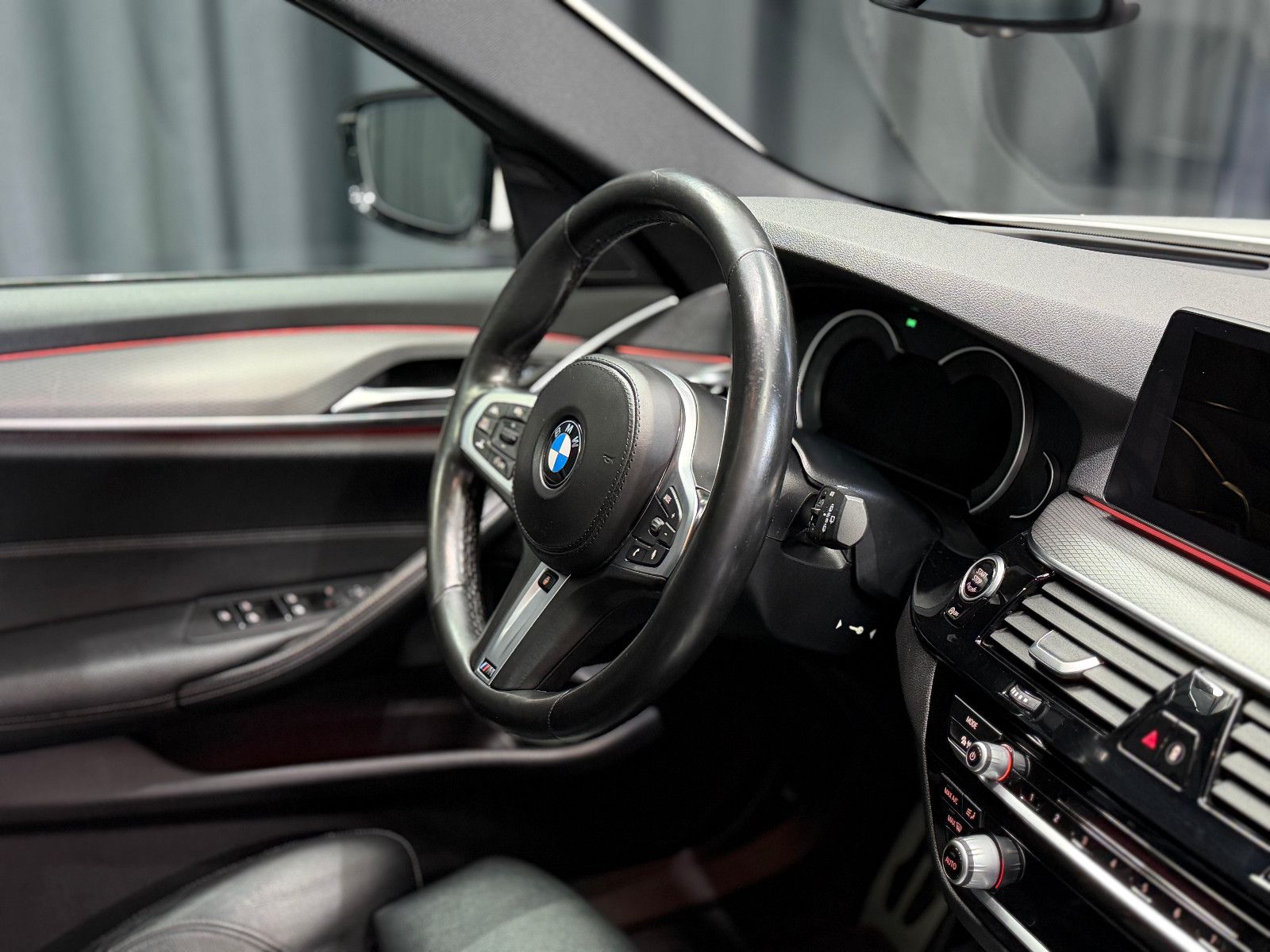 Fahrzeugabbildung BMW 540i xDrive Touring M Sport |AHK|HuD|HiFi|PANO