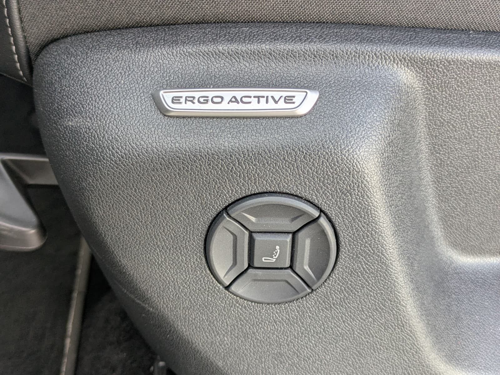 Fahrzeugabbildung Volkswagen Tayron 2.0 TDI 4M R-Line 7Si*MATRIX*AHK*PANO*HUD