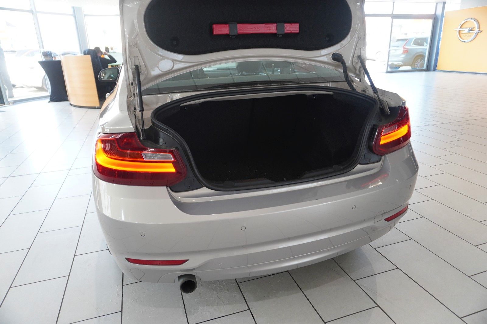 Fahrzeugabbildung BMW 220i COUPE SPORT LEDER/SHZ/PDC/USB/SCHIEBEDACH