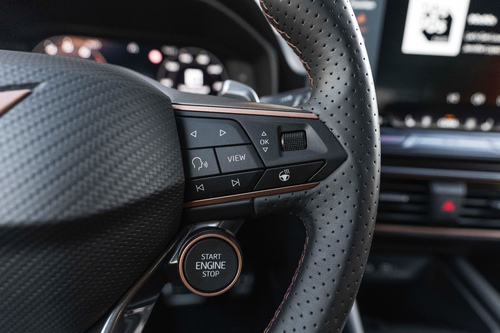 Fahrzeugabbildung CUPRA Leon Sportstourer 1.5 eTSI ACC LED TOTW CARPLAY