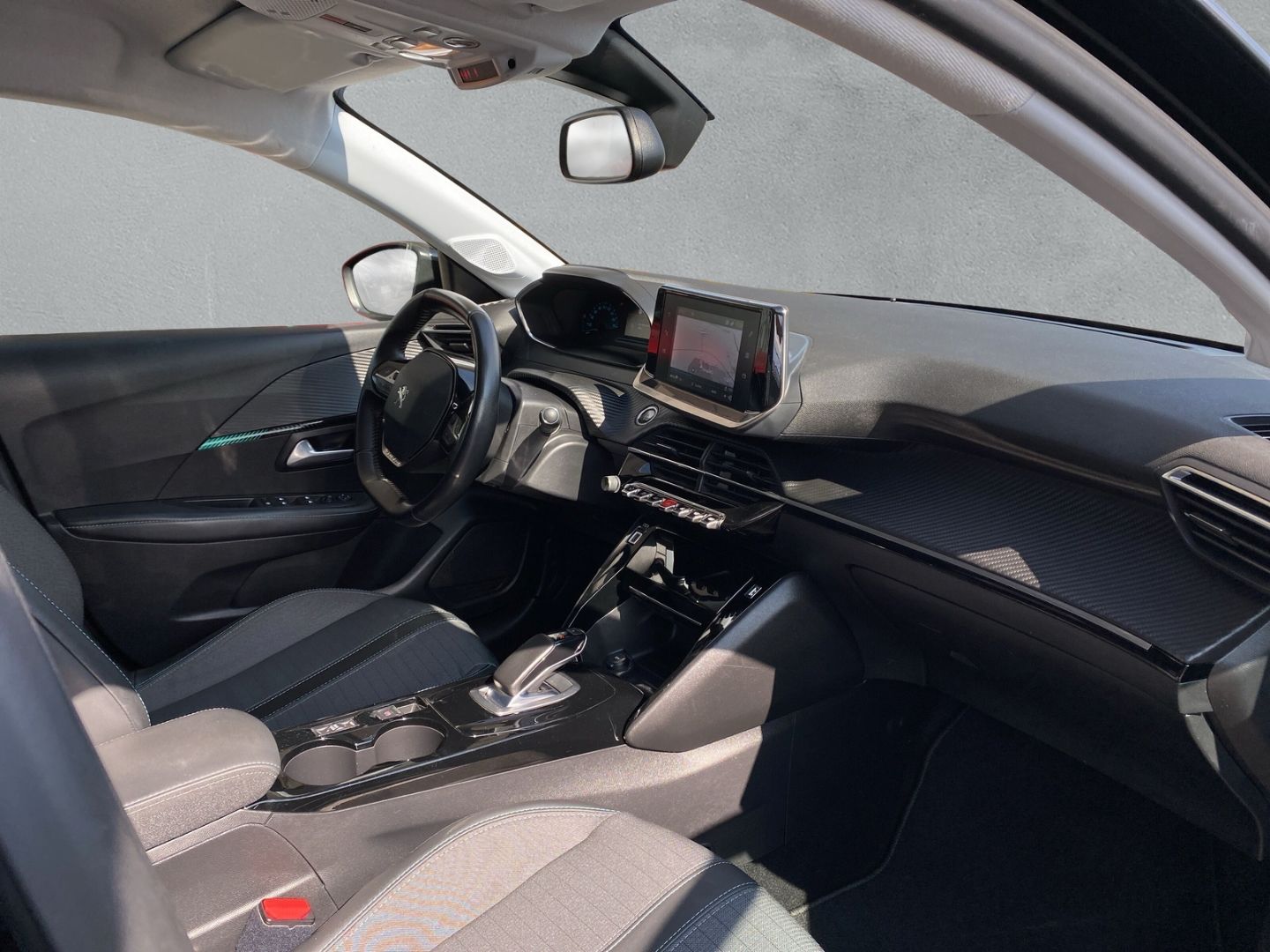 Fahrzeugabbildung Peugeot 208 E- ALLURE ELETKROMOTOR 136
