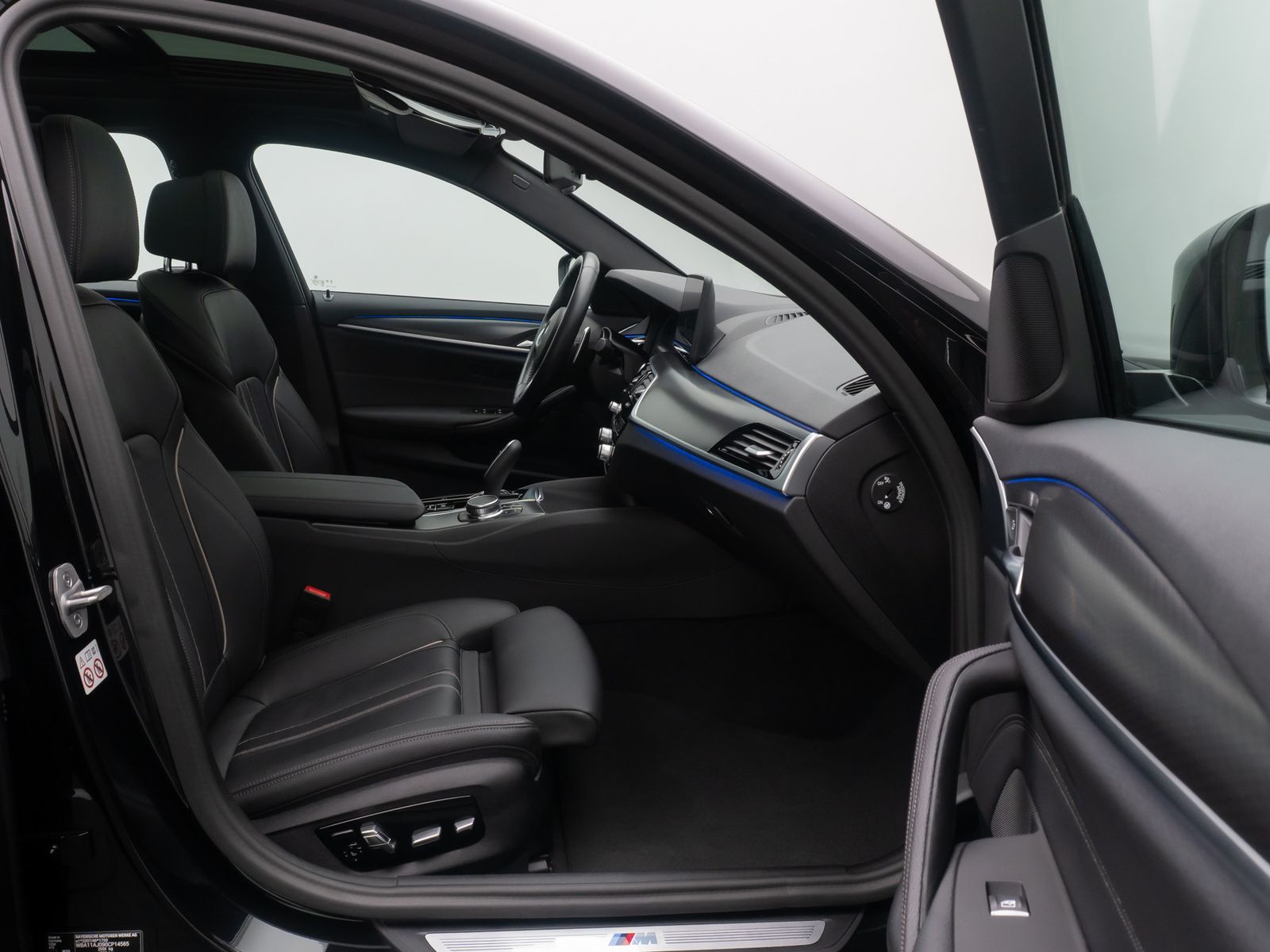 Fahrzeugabbildung BMW 530d M Sport HUD Panorama DAB Kamera HiFi 19Zoll