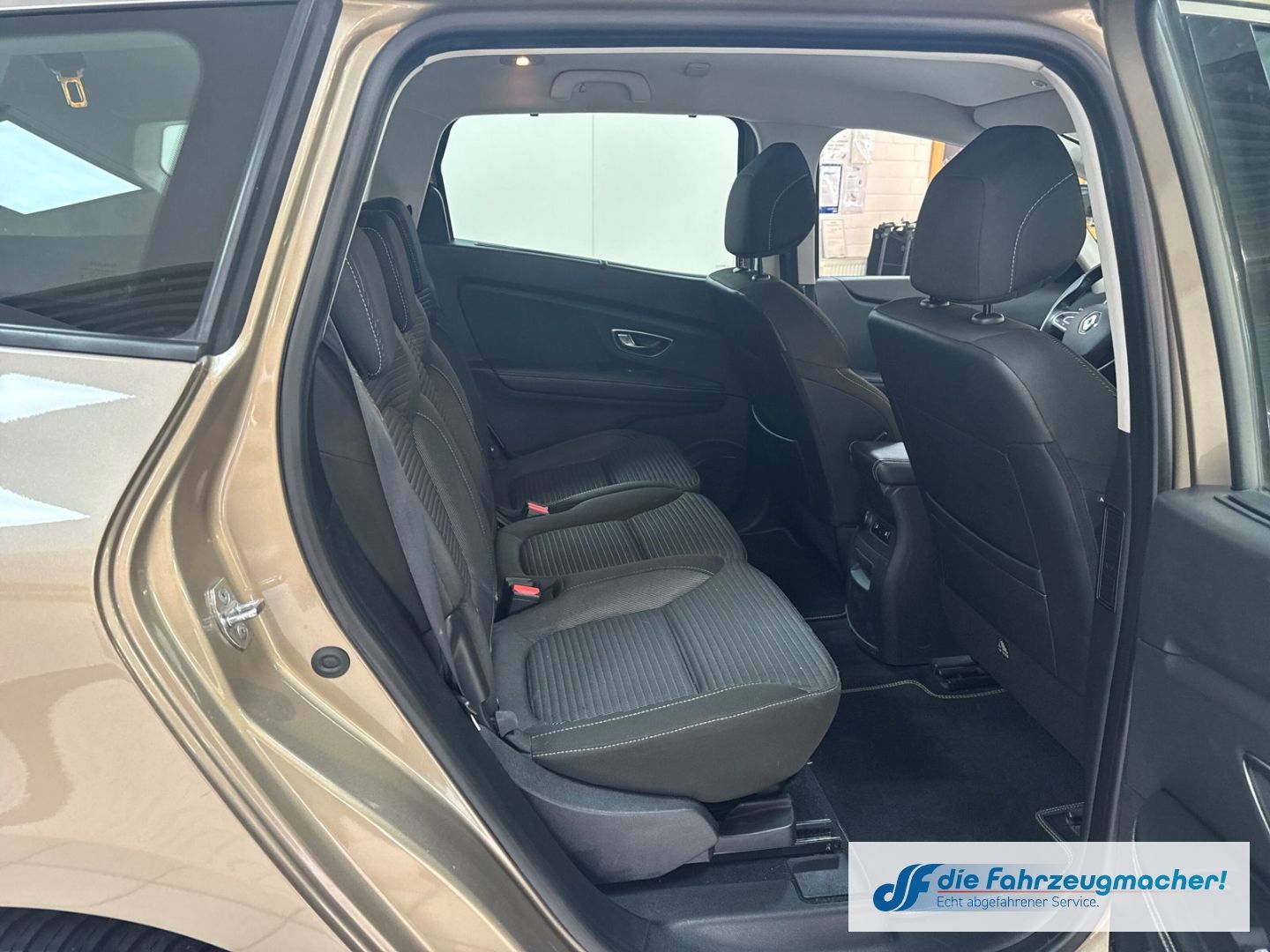 Fahrzeugabbildung Renault Scenic IV Grand Experience 1.5 dCi  DAB Keyless