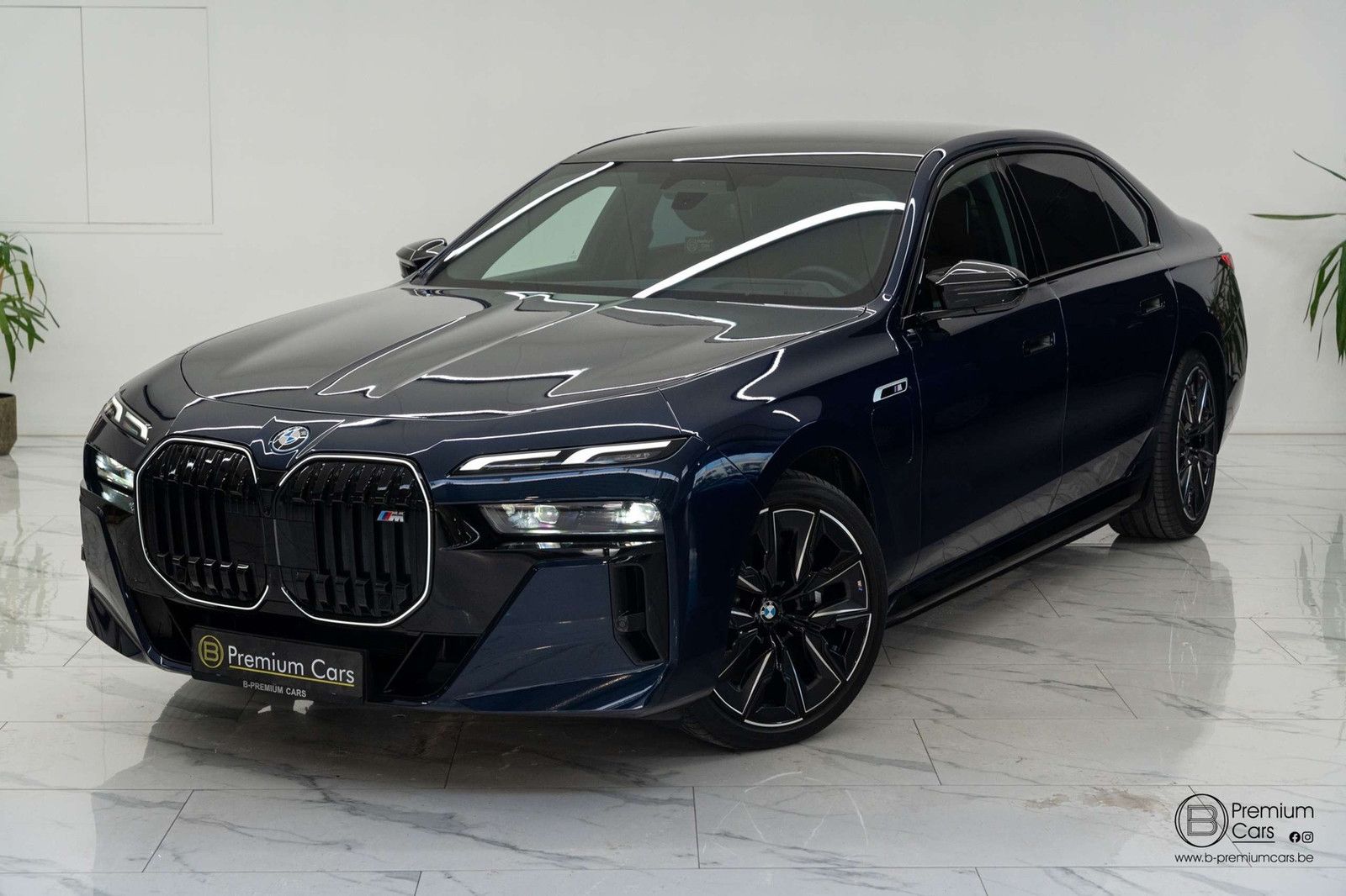 BMW 760 xDrive Individual! FULL OPTIONS! Black pack! imagem 2