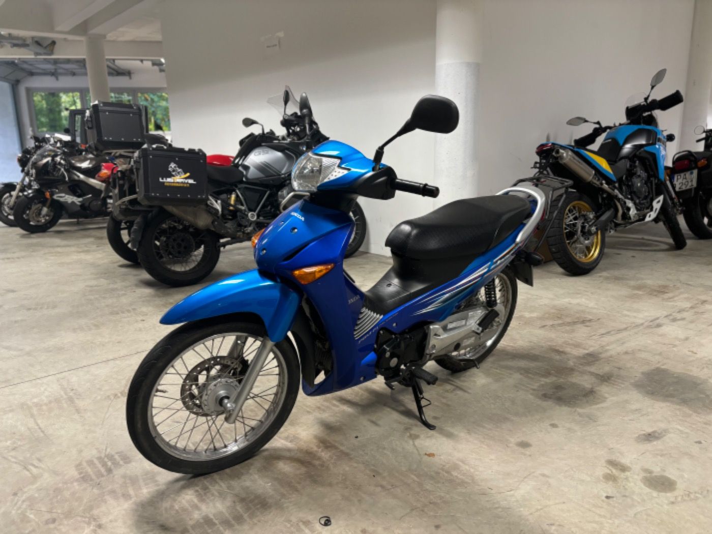 Fahrzeugabbildung Honda Innova 125 ANF 125, Reifen und KESA NEU,