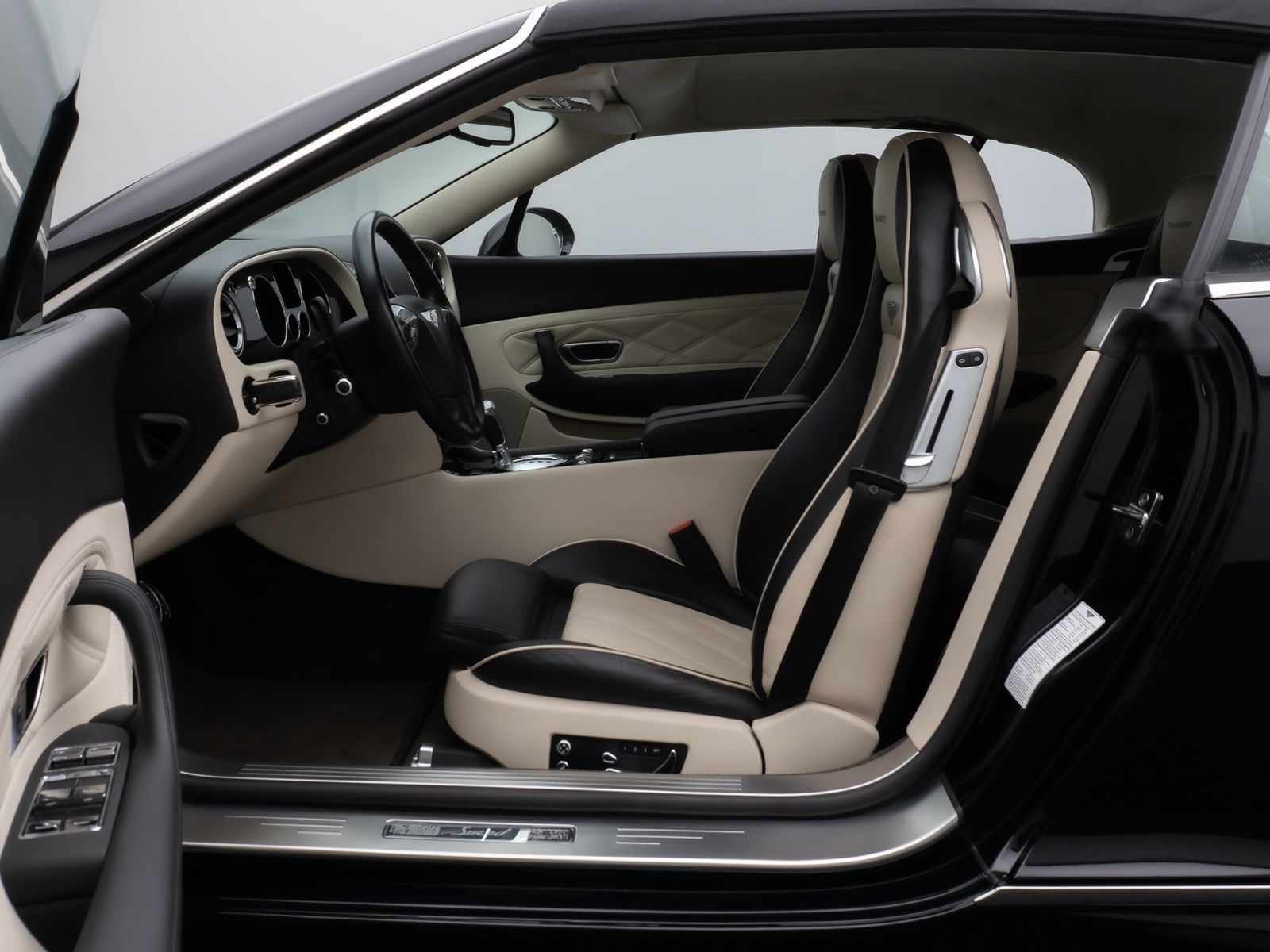 Fahrzeugabbildung Bentley Continental GTC MANSORY Speed Massage VOLL