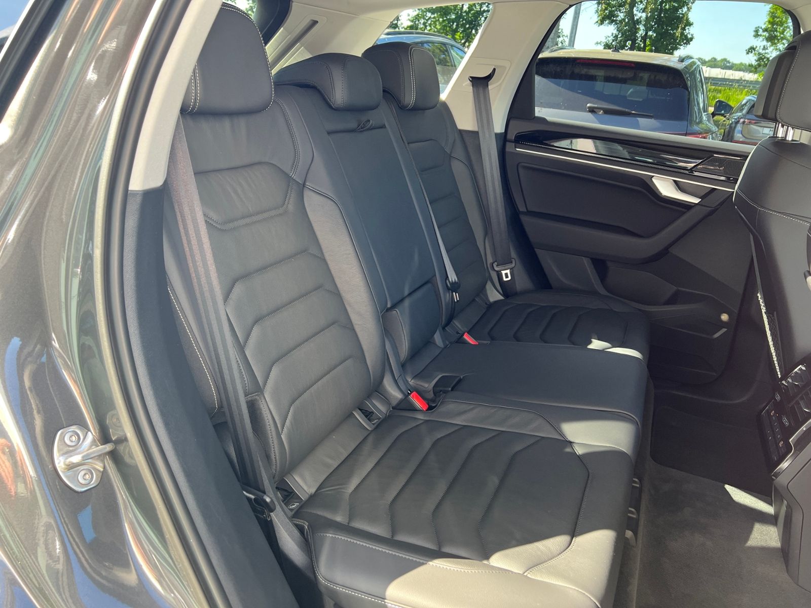 Fahrzeugabbildung Volkswagen Touareg 3.0 TDI 4MOTION *AHK, LED, Luft, ACC, 19