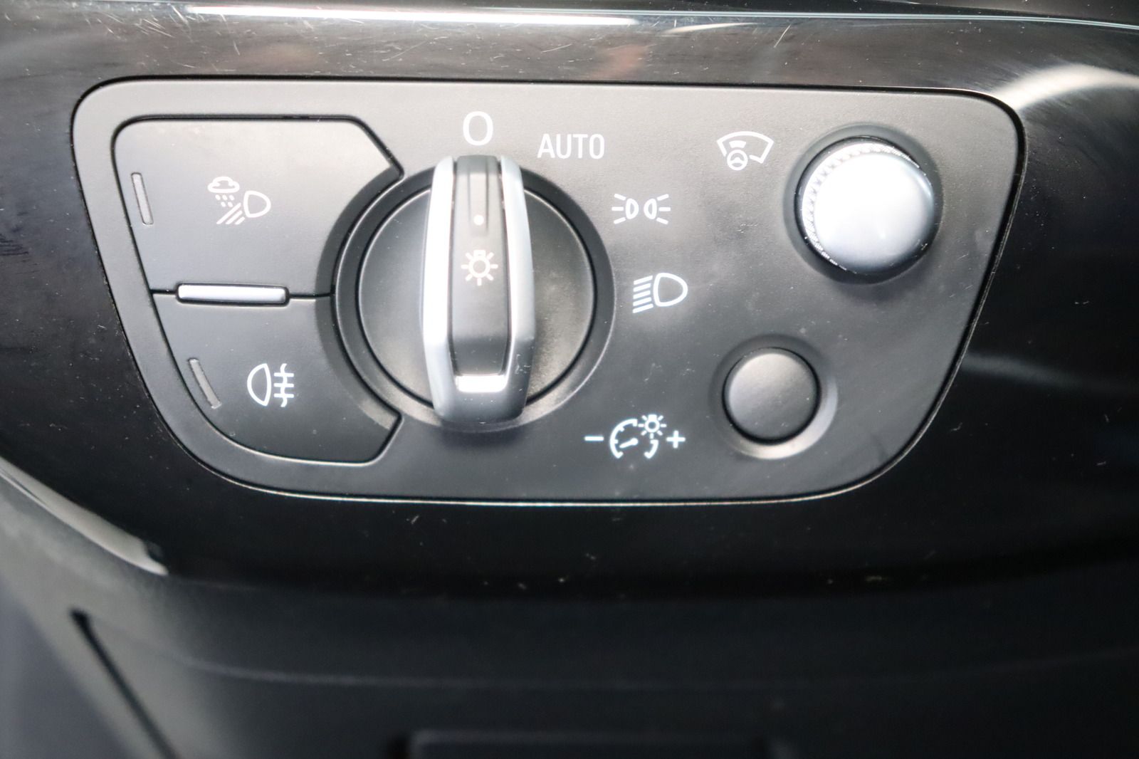 Fahrzeugabbildung Audi A4 Avant 3.0 TDI design * HUD * AHK