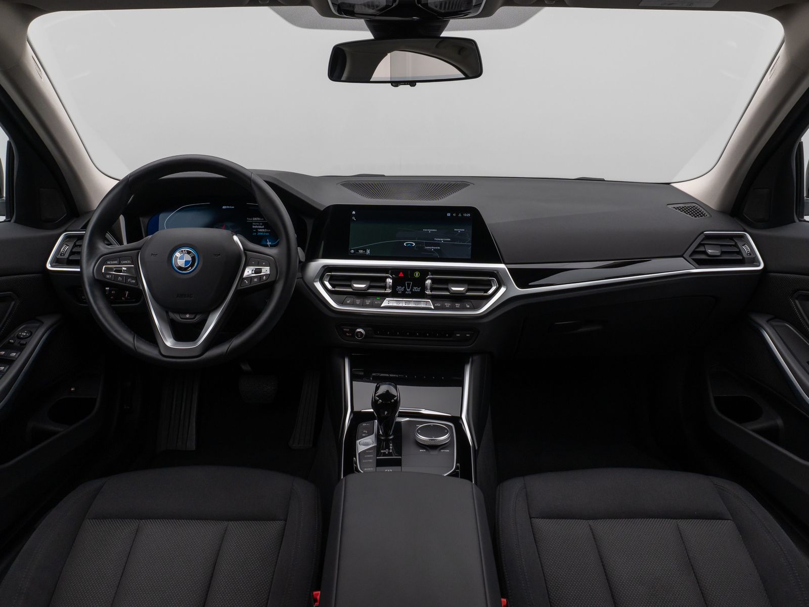 Fahrzeugabbildung BMW 320e Kamera DAB HiFi Lenkradheizung Alarm Parkas