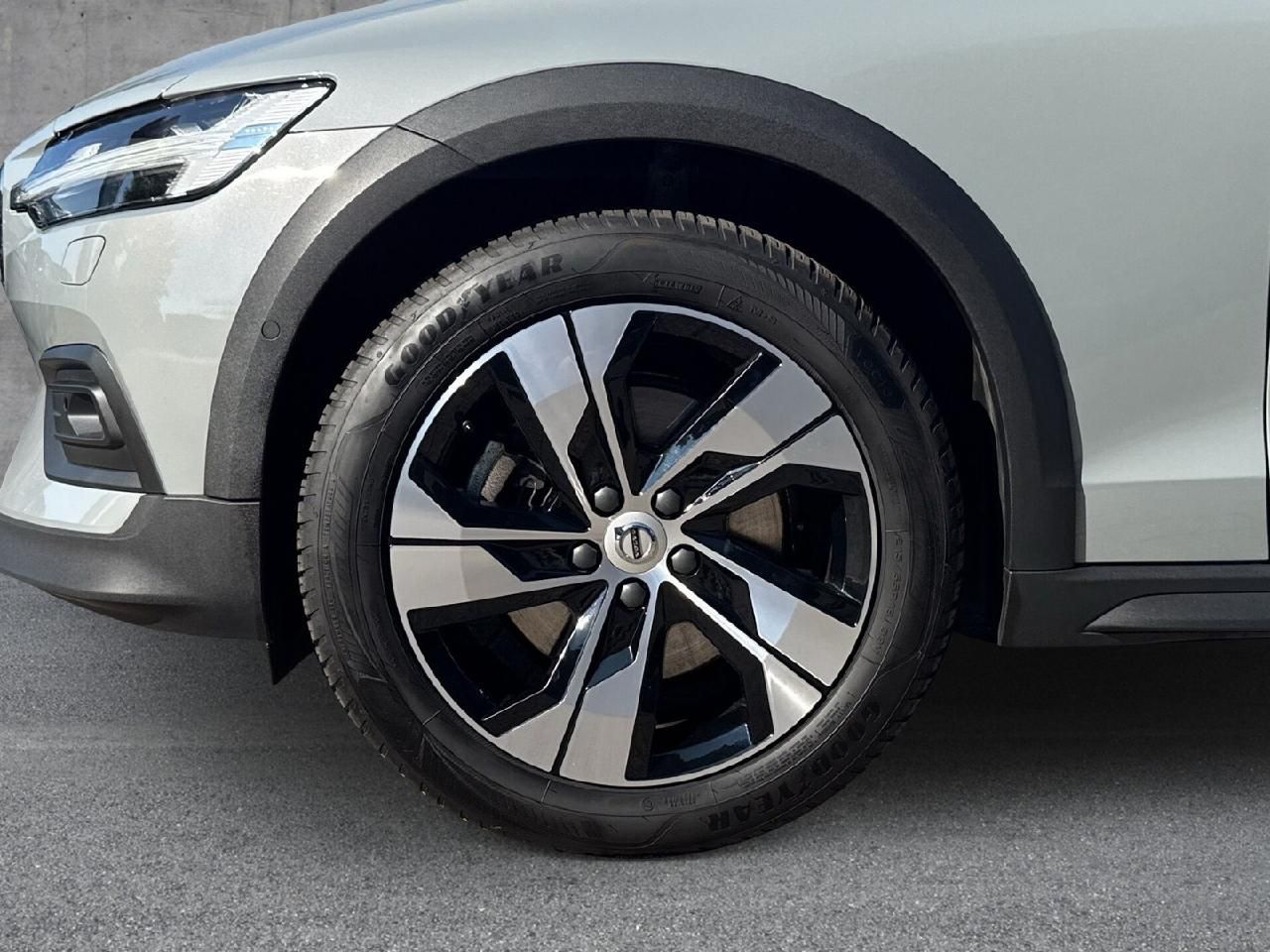 Fahrzeugabbildung Volvo V60 Cross Country B4 AWD Diesel Plus