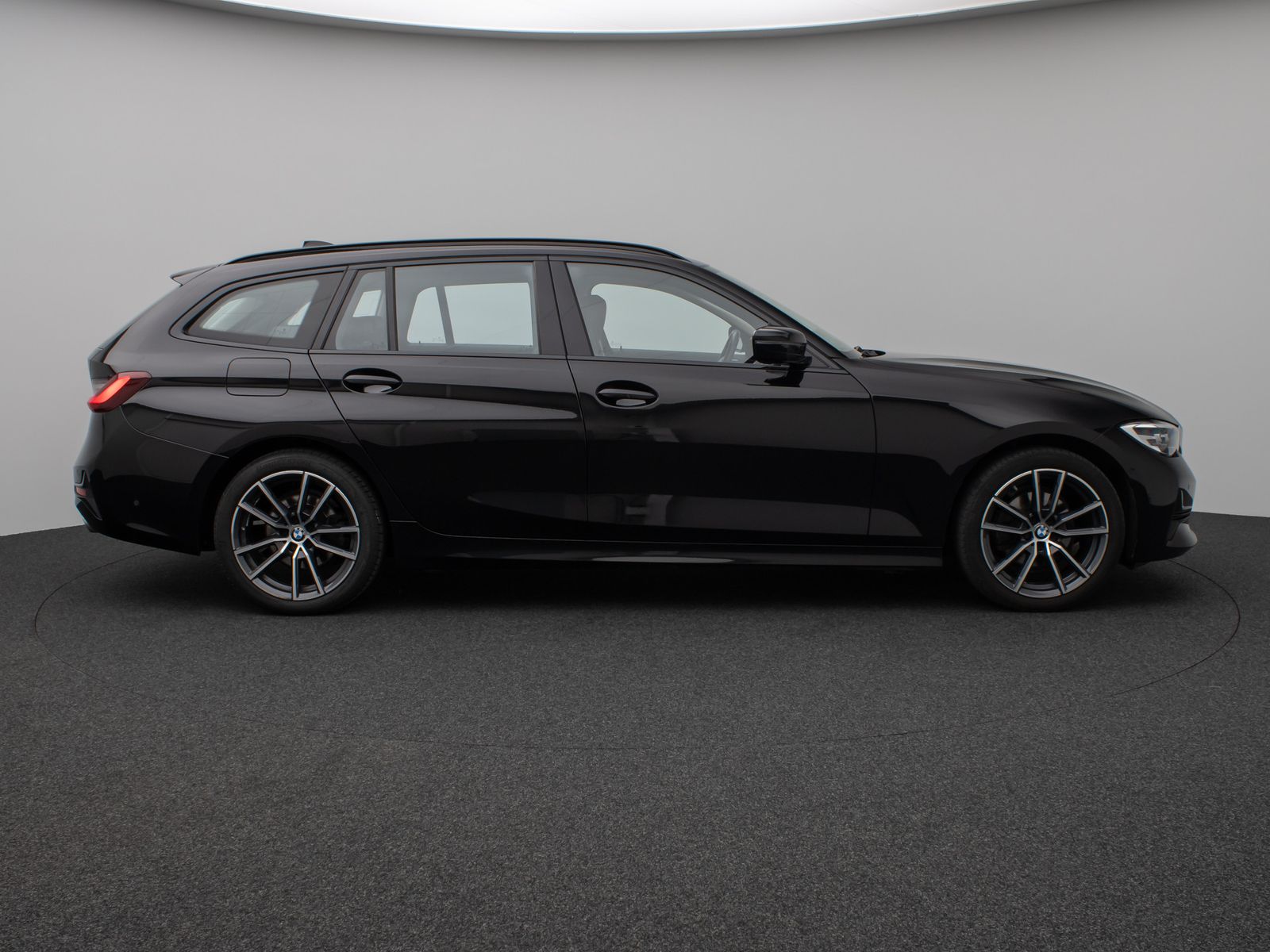 Fahrzeugabbildung BMW 320d xD Sport Line Kamera DAB HiFi Alarm AHK LED