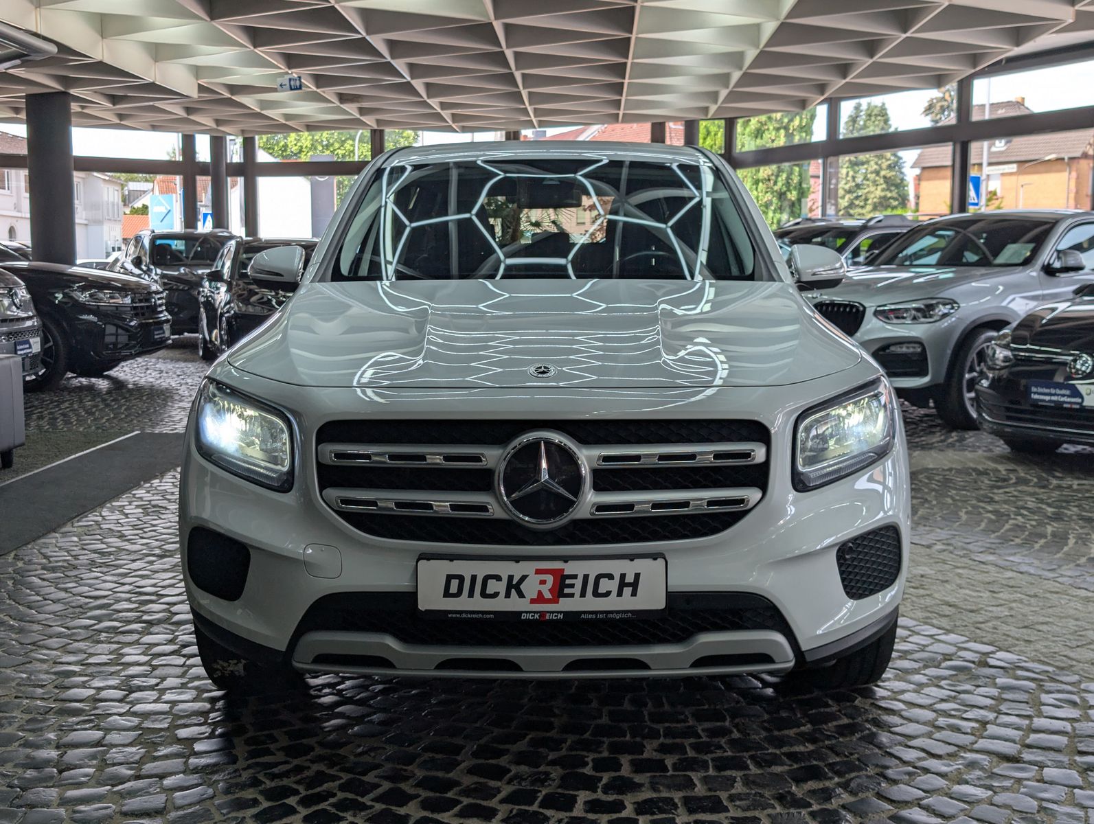 Fahrzeugabbildung Mercedes-Benz GLB 220 d MBUX LEDER VIRT APP KAM LED SHZ ALU