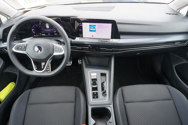 Fahrzeugabbildung Volkswagen Golf VIII TDI United DSG LED AHK Navi AID ACC RF