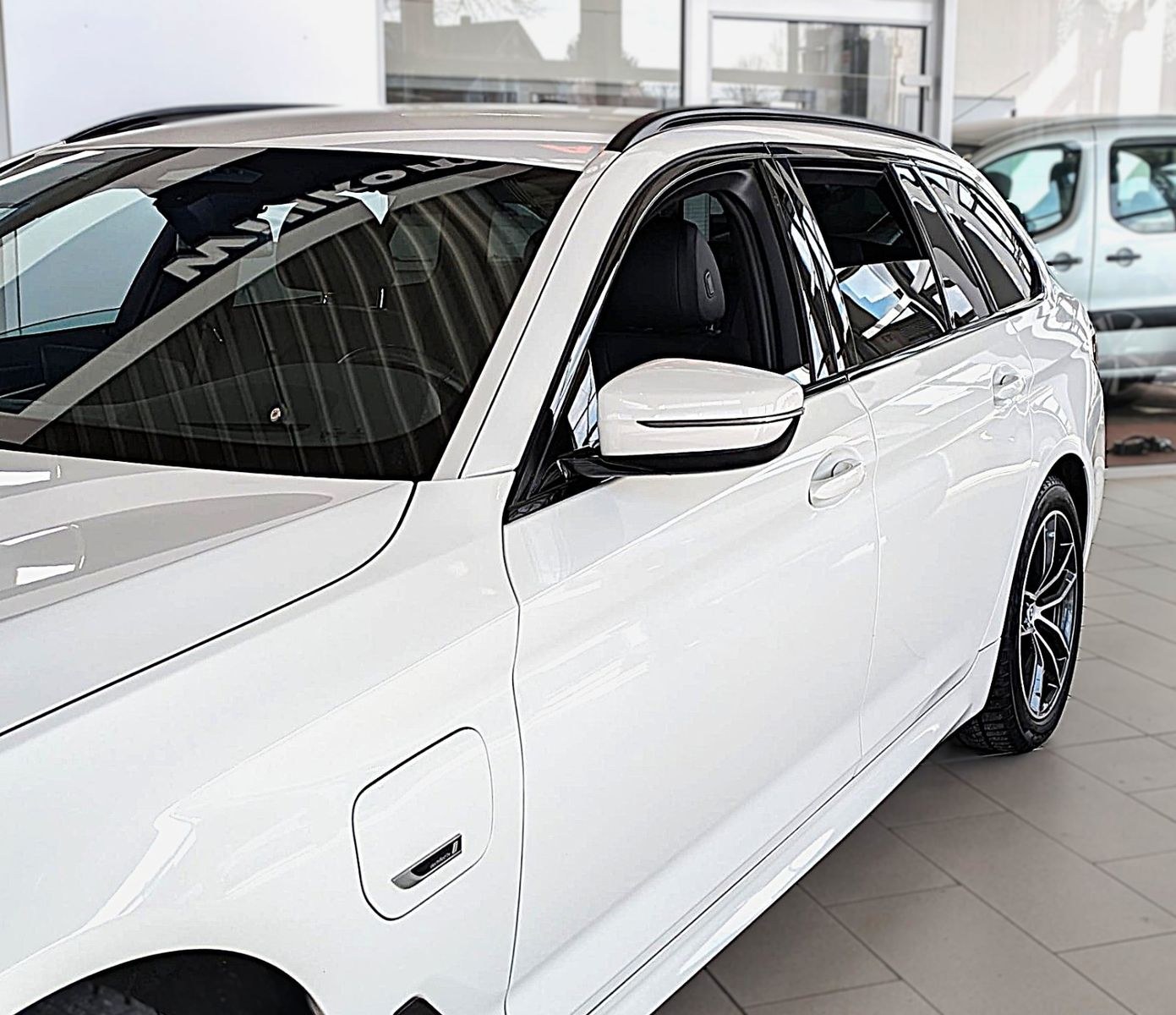 Fahrzeugabbildung BMW 530e M SPORT VIRTUAL HUD NAVI LASER LEDER AHK