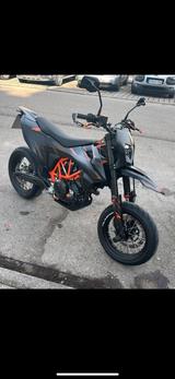 KTM 690 SMC R (2024) Top Zustand, Garantie - KTM Motorräder in München
