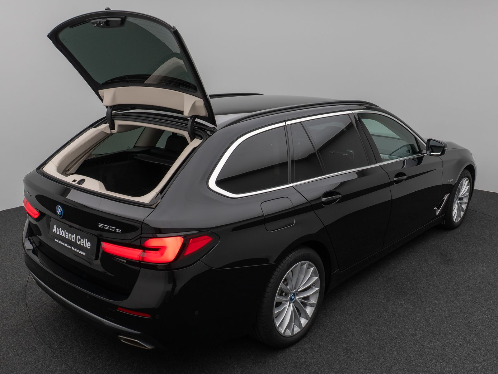 Fahrzeugabbildung BMW 530e xD Luxury Line DAB Komfort HUD Laser HiFi
