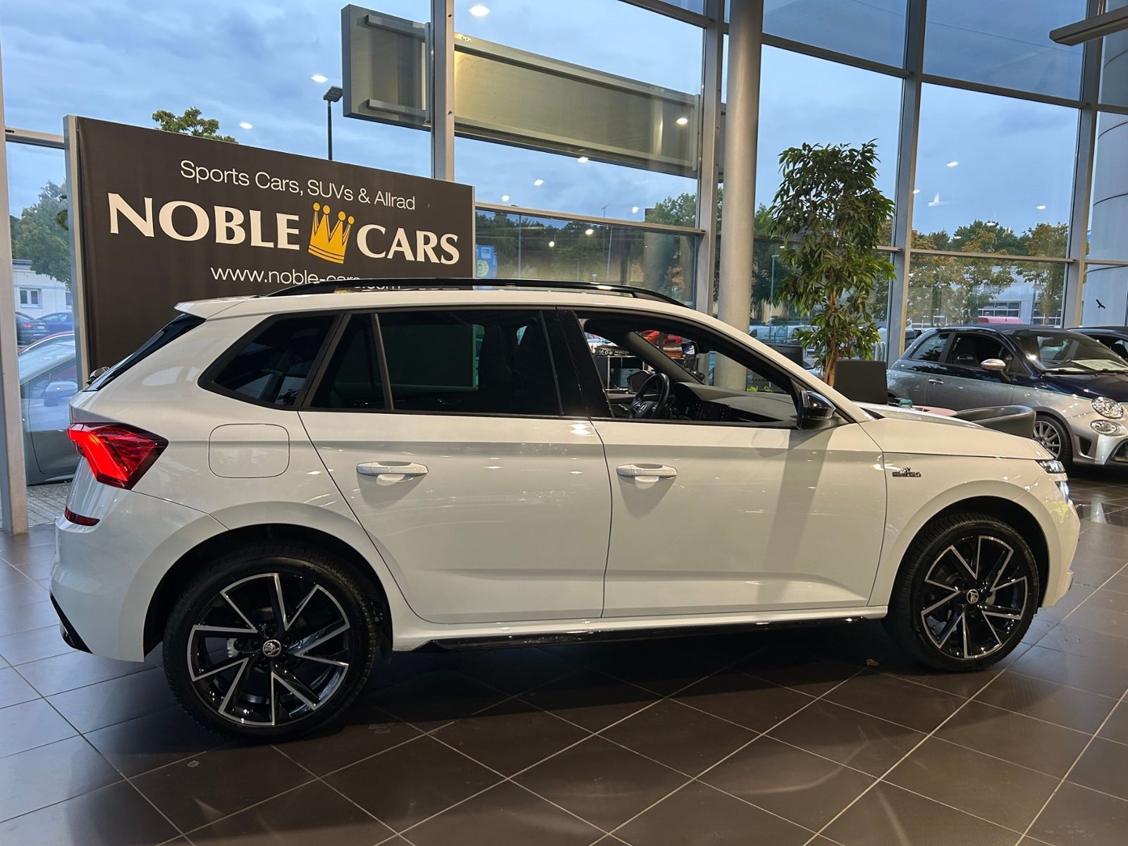 Fahrzeugabbildung SKODA Kamiq Monte Carlo AHK PANO LED NAVI