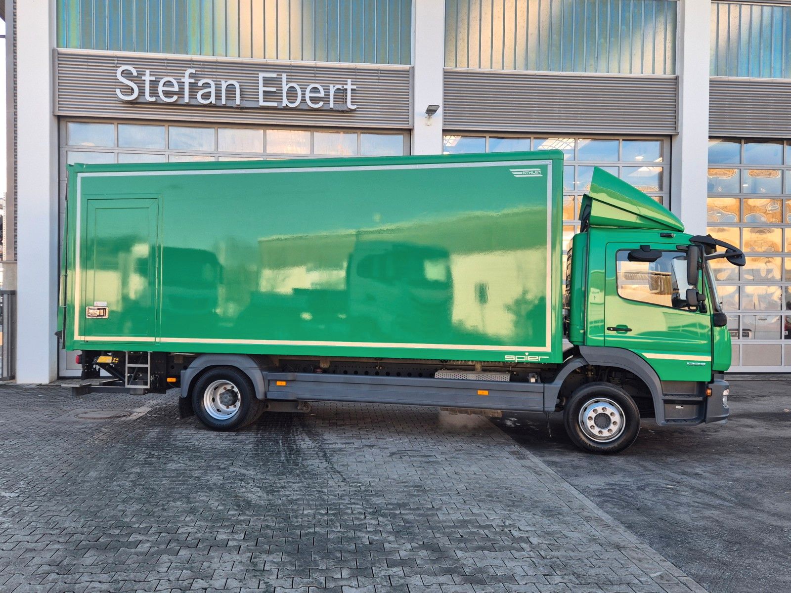 Fahrzeugabbildung Mercedes-Benz Atego 1223 L LBW 2.000kg Tür Spoiler Klima