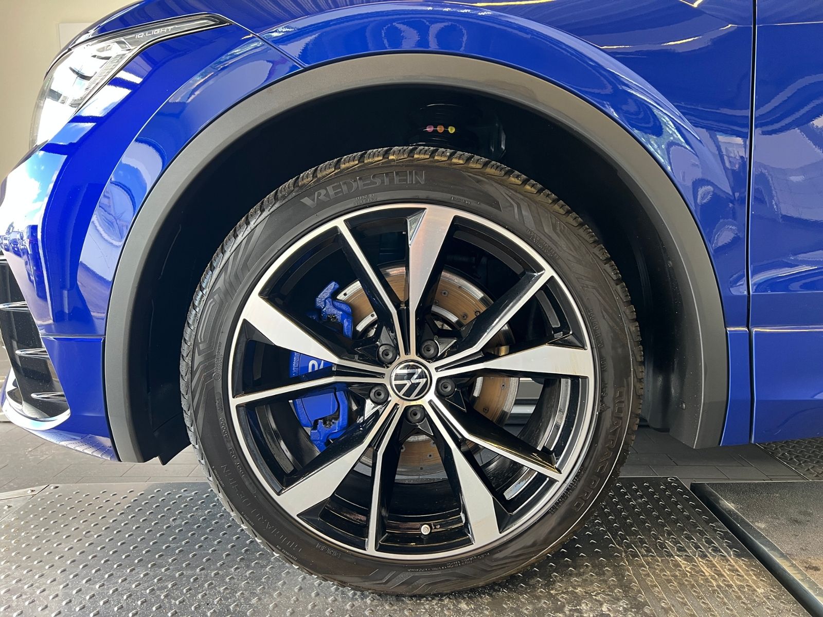 Fahrzeugabbildung Volkswagen Tiguan R 2.0 TSI DSG 4MOTION *Akrapovic,Leder,Pa