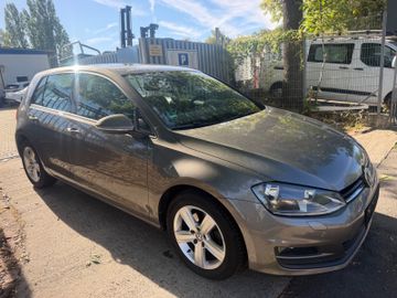 Volkswagen Golf - 1