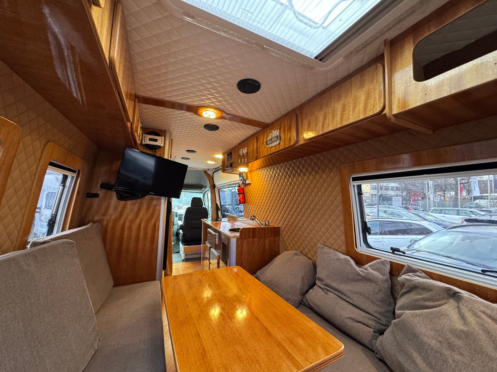 Vehicle image Mercedes-Benz SPRINTER 313 ELBE BOOTS MANUFACTURE