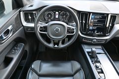Fahrzeugabbildung Volvo XC60 B5 D AWD Autom R-Design*STDHZG*PANO*H&K*AHK