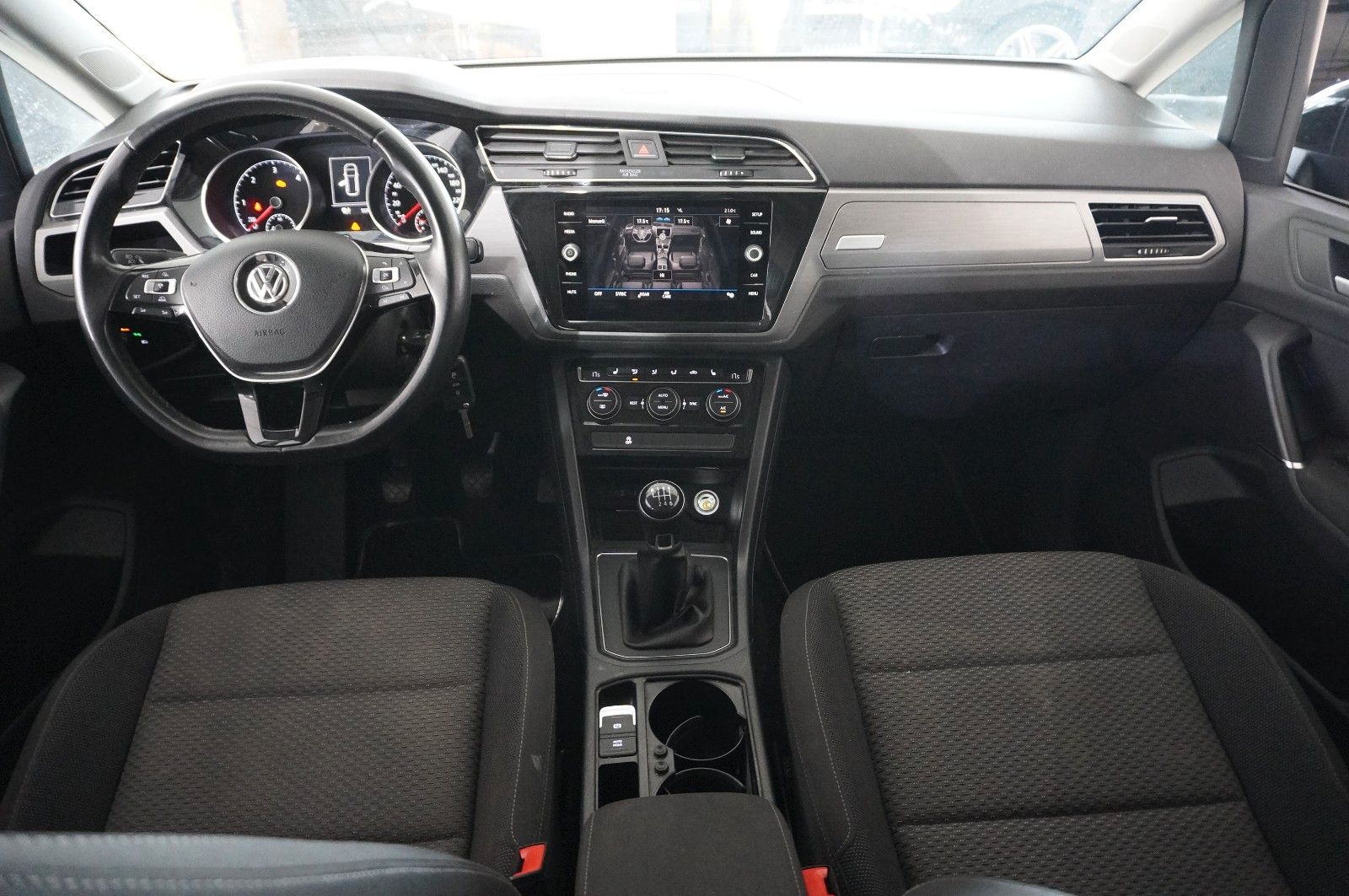 Fahrzeugabbildung Volkswagen Touran 1.6 TDI COMFORTLINE 7-SITZER ACC/SHZ/AHK