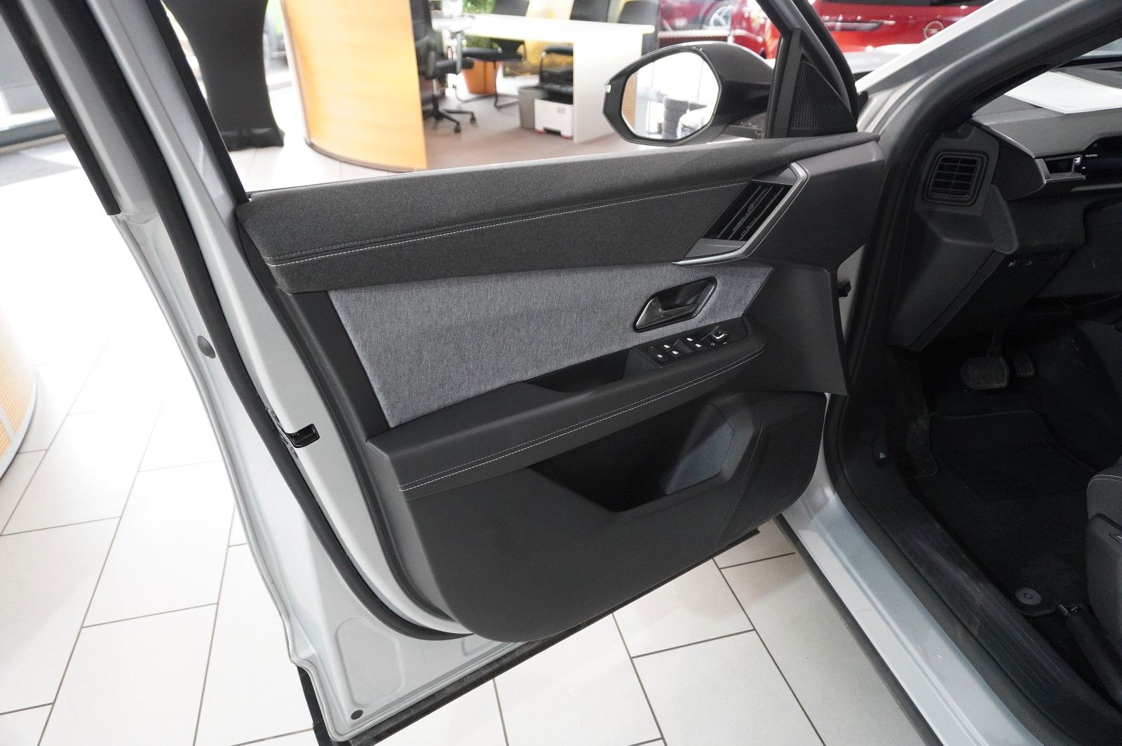 Fahrzeugabbildung Opel Grandland 1.2 48V HYBRID NAVI/LED/KAMERA/DAB+