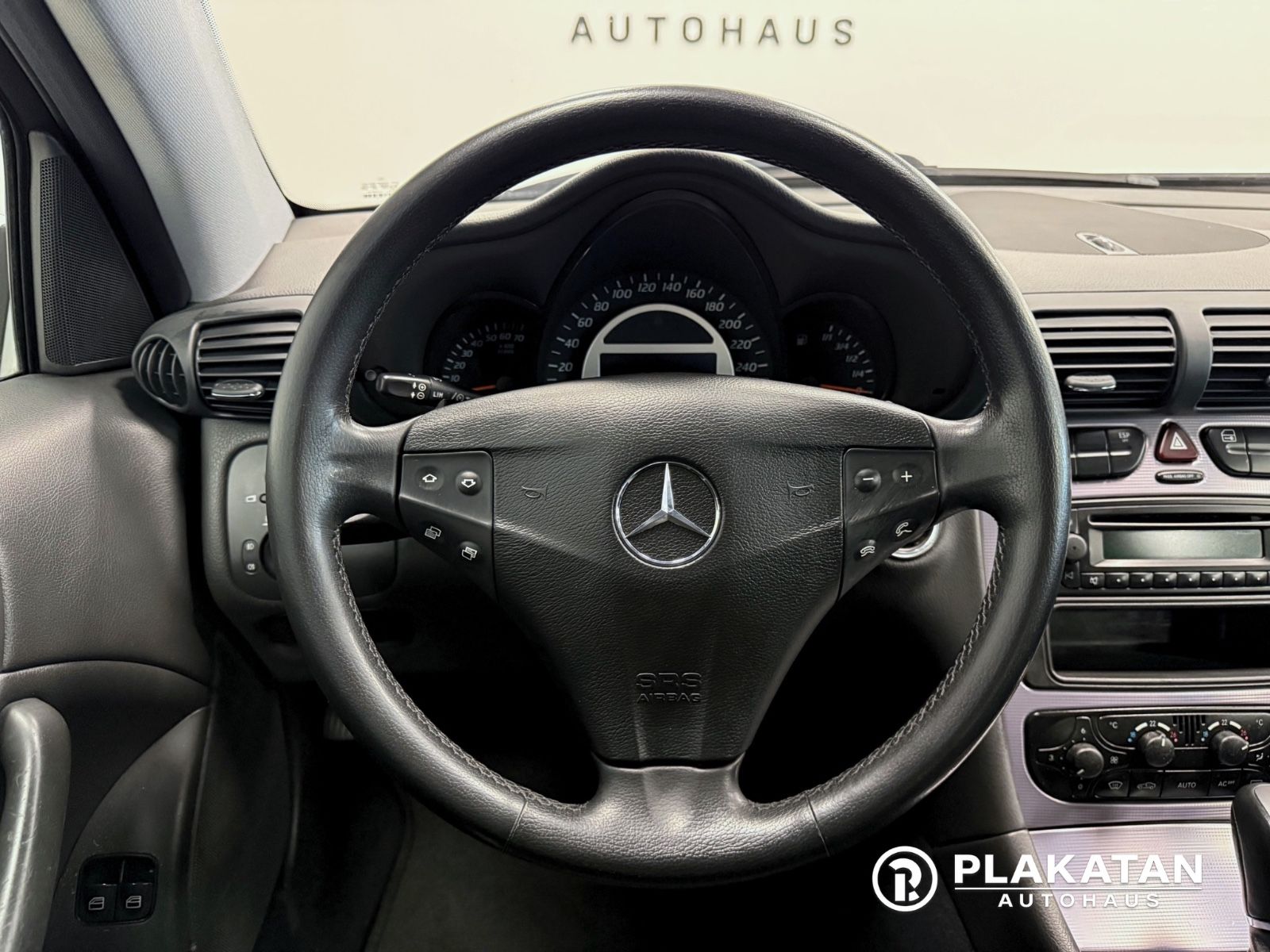 Fahrzeugabbildung Mercedes-Benz C 230 Bi-Xenon Leder Tempomat 2Hand