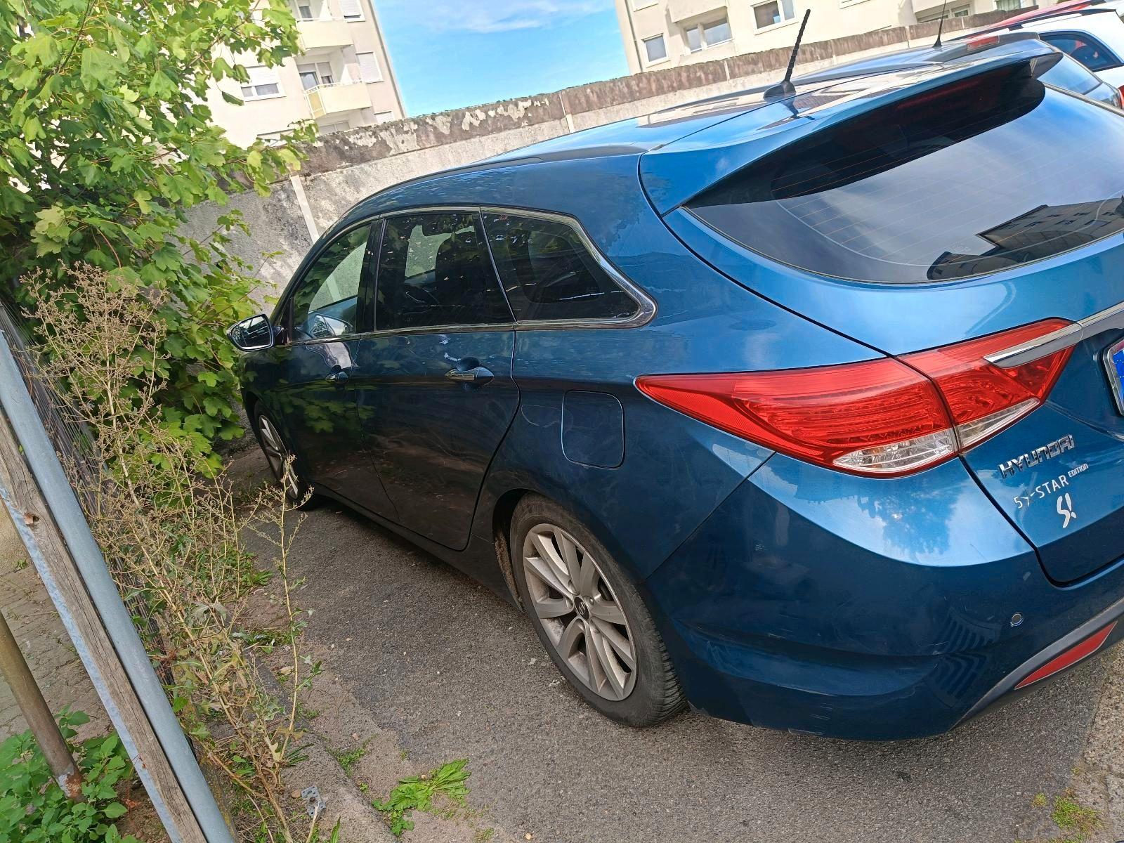 Hyundai i40 2013 — rear view