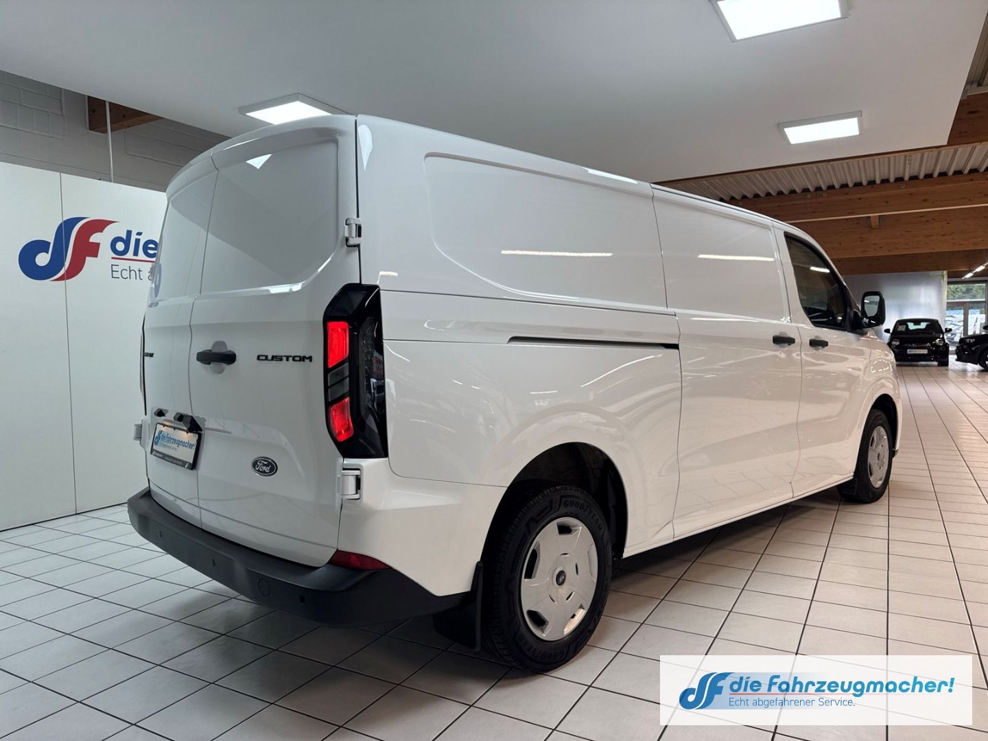 Fahrzeugabbildung Ford Transit Custom Kasten 320 L2 Trend FWD Navi LED