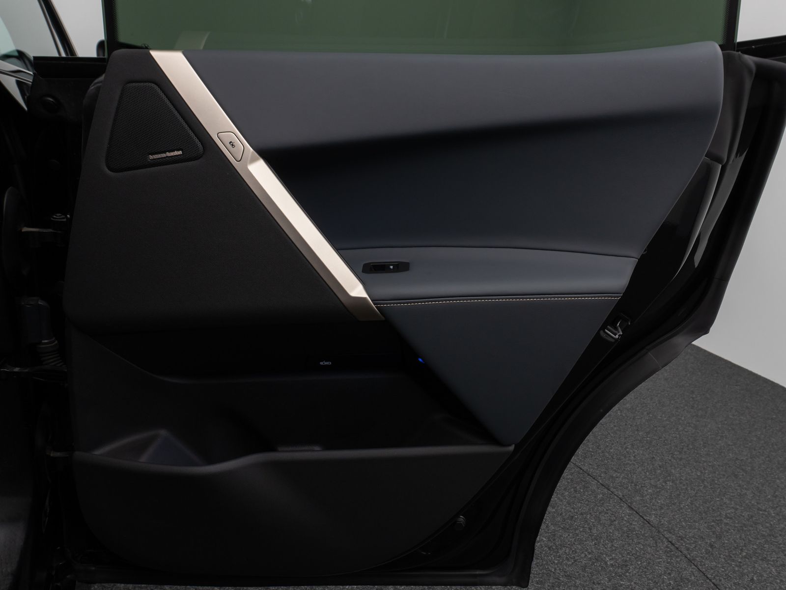 Fahrzeugabbildung BMW iX xD40 Sport 360°Laser H/K DAB AHK ACC 22Zoll