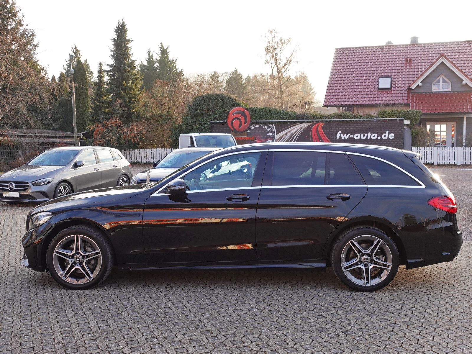 Fahrzeugabbildung Mercedes-Benz C 220d T 4MATIC 9G-T AMG Line Assist CarPlay RFK