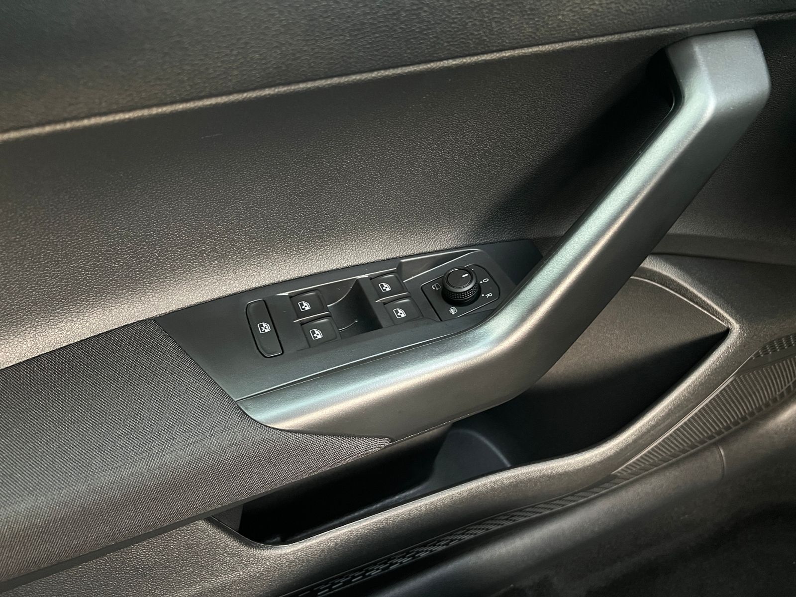 Fahrzeugabbildung Volkswagen Taigo Life 1.0 TSI *IQ.Light, ACC, Ready2Discove