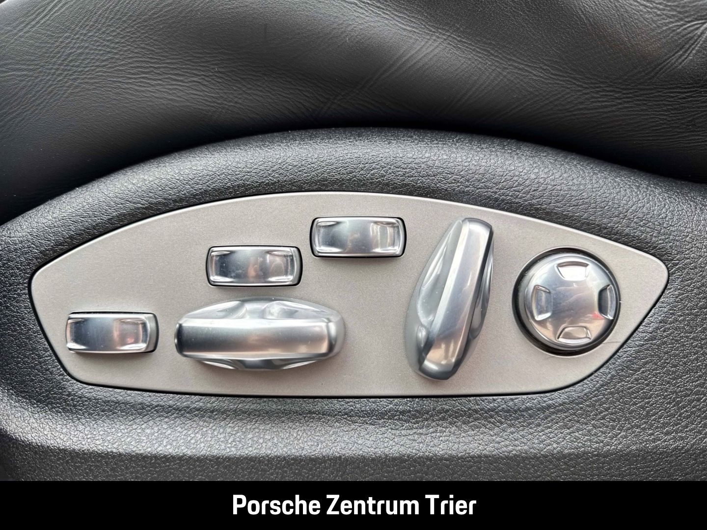 Porsche Macan Turbo Sportabgasanlage Surround-View PASM foto 25