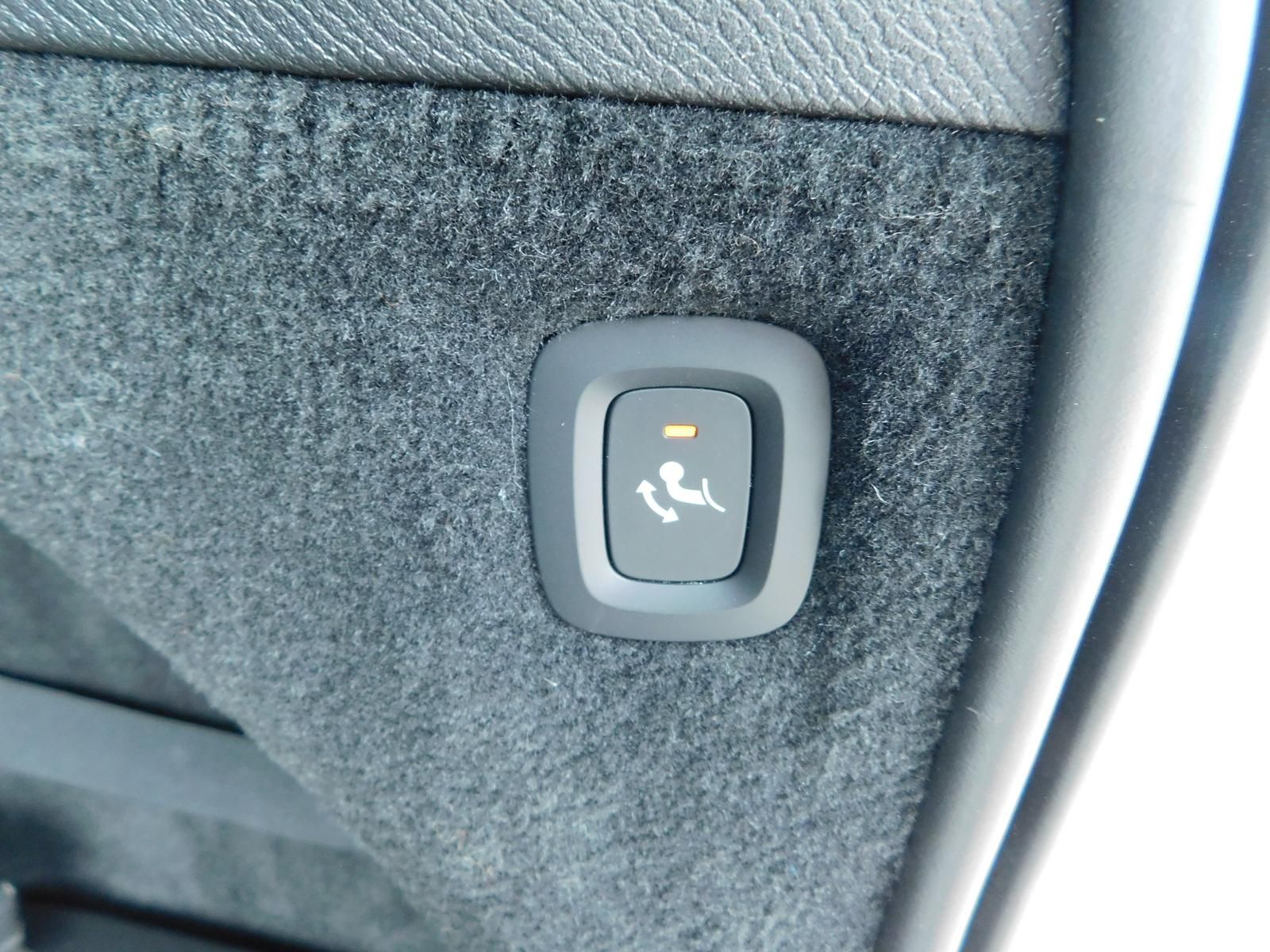 Fahrzeugabbildung Volvo XC90 B5 D Plus Dark