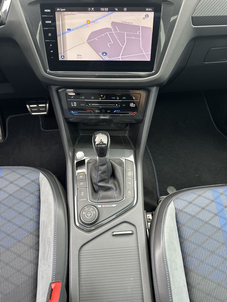 Fahrzeugabbildung Volkswagen Tiguan R 4M NAV+MATRIX+PANO+AHK+ACC+KAMERA+21ZO
