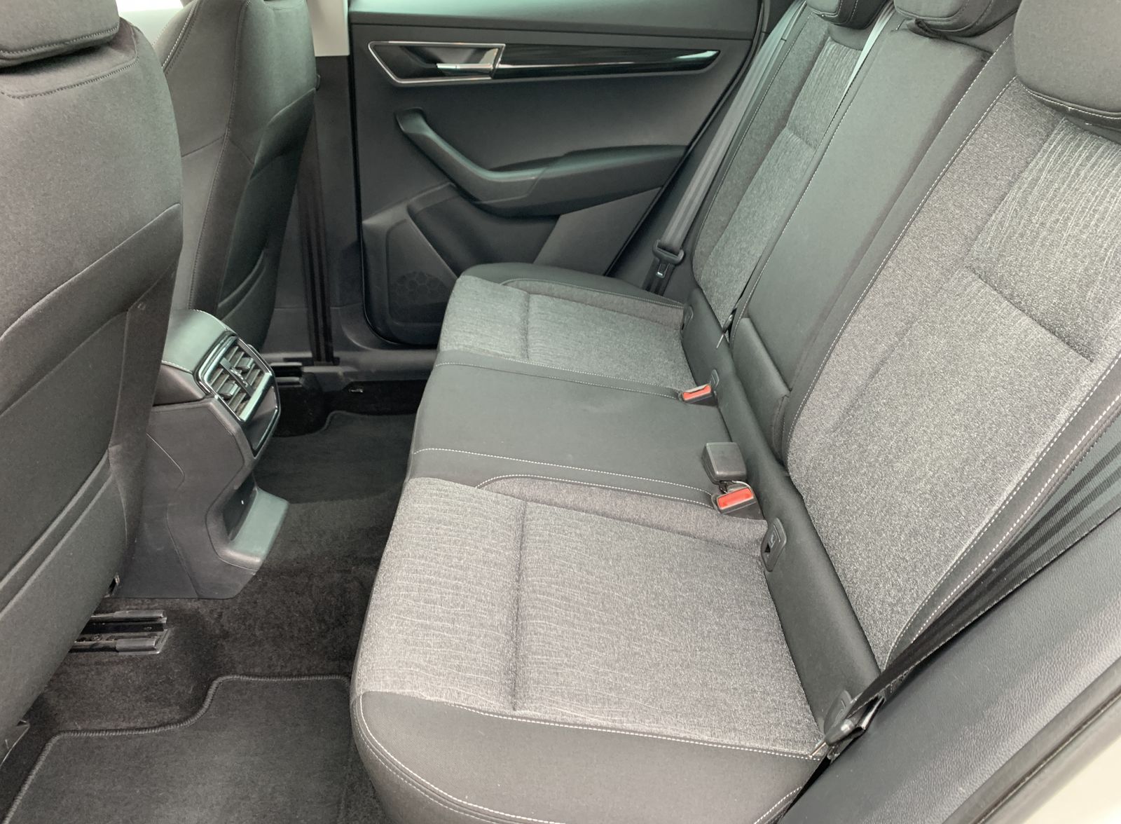 Fahrzeugabbildung SKODA Karoq 2.0 TDI*Style*4x4*LED*Cam*ACC*Navi*