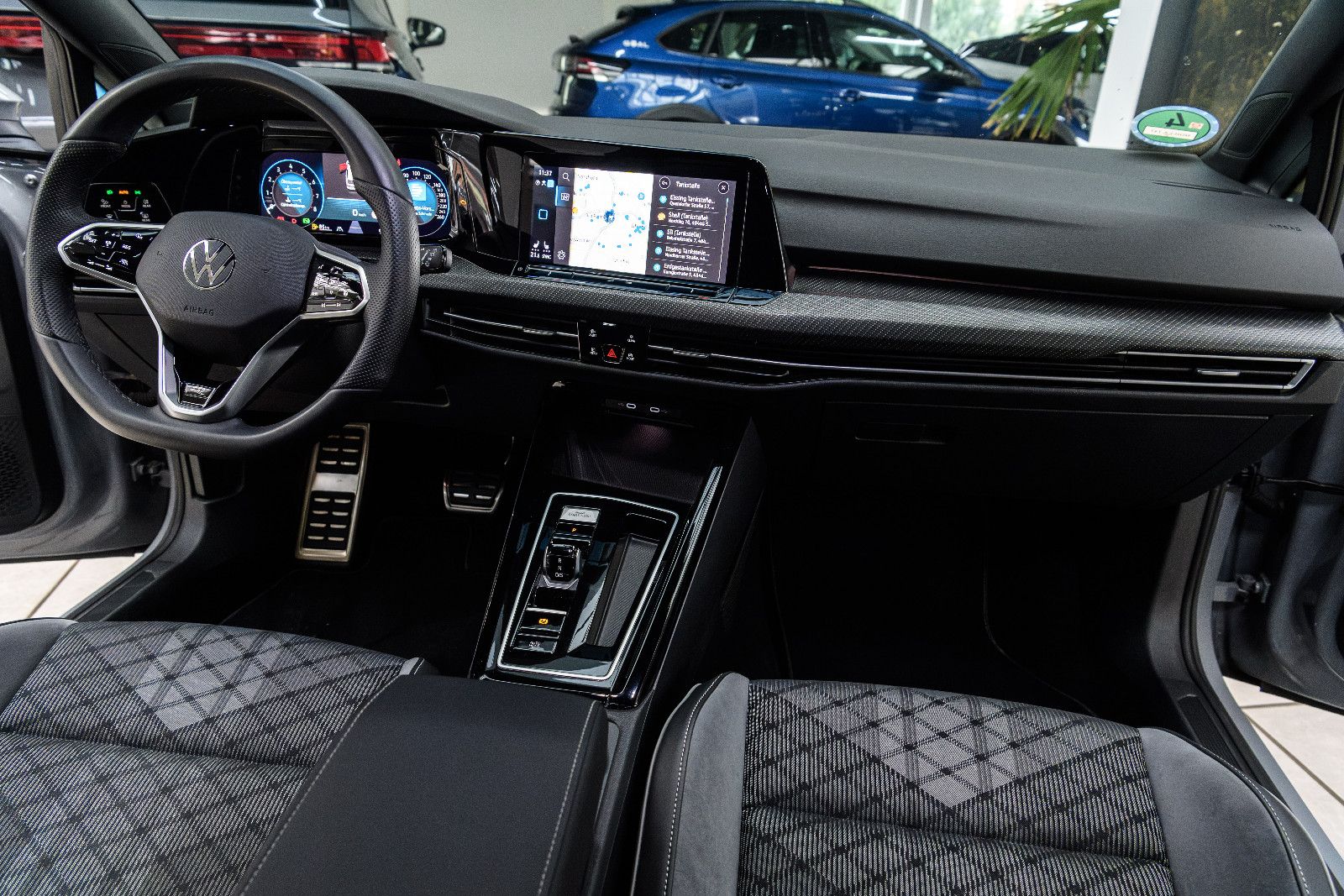 Fahrzeugabbildung Volkswagen Golf Variant R-Line eTSI DSG+AHK+Kamera+Pano