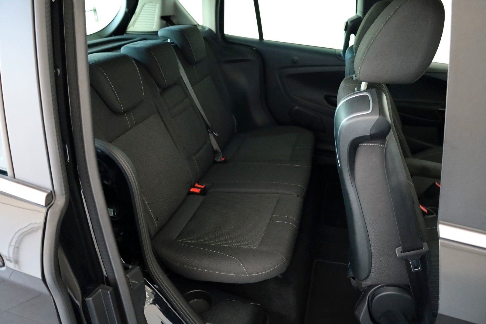 Fahrzeugabbildung Ford B-MAX Titanium Navi,SH,PDC,AHK,Allwetterreifen