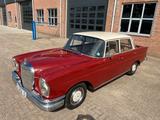 Mercedes-Benz 220b W111 - Mercedes-Benz 220: W111
