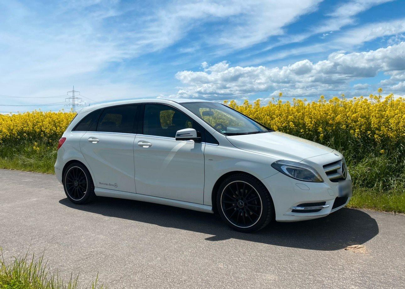 Mercedes-Benz B 180