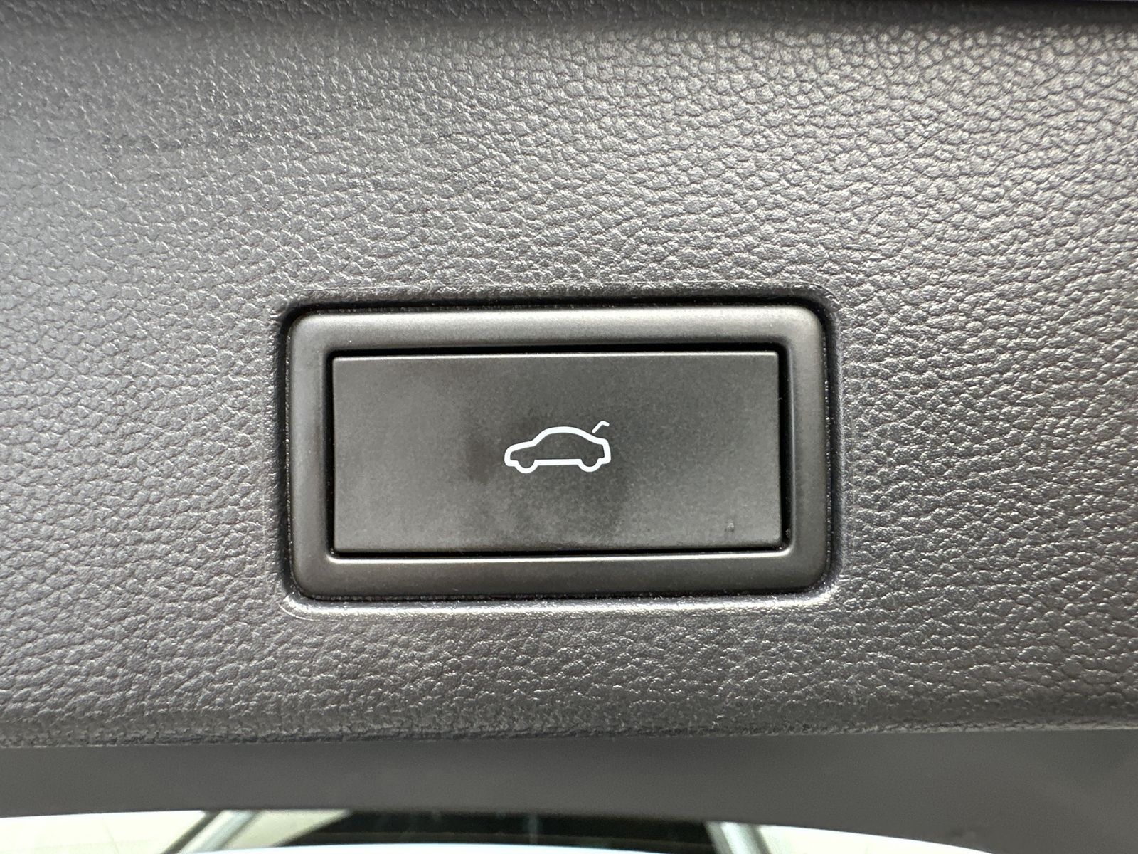 Fahrzeugabbildung Volkswagen Golf Variant 2.0 TDI DSG Life NAV+LED+AHK+PANORA