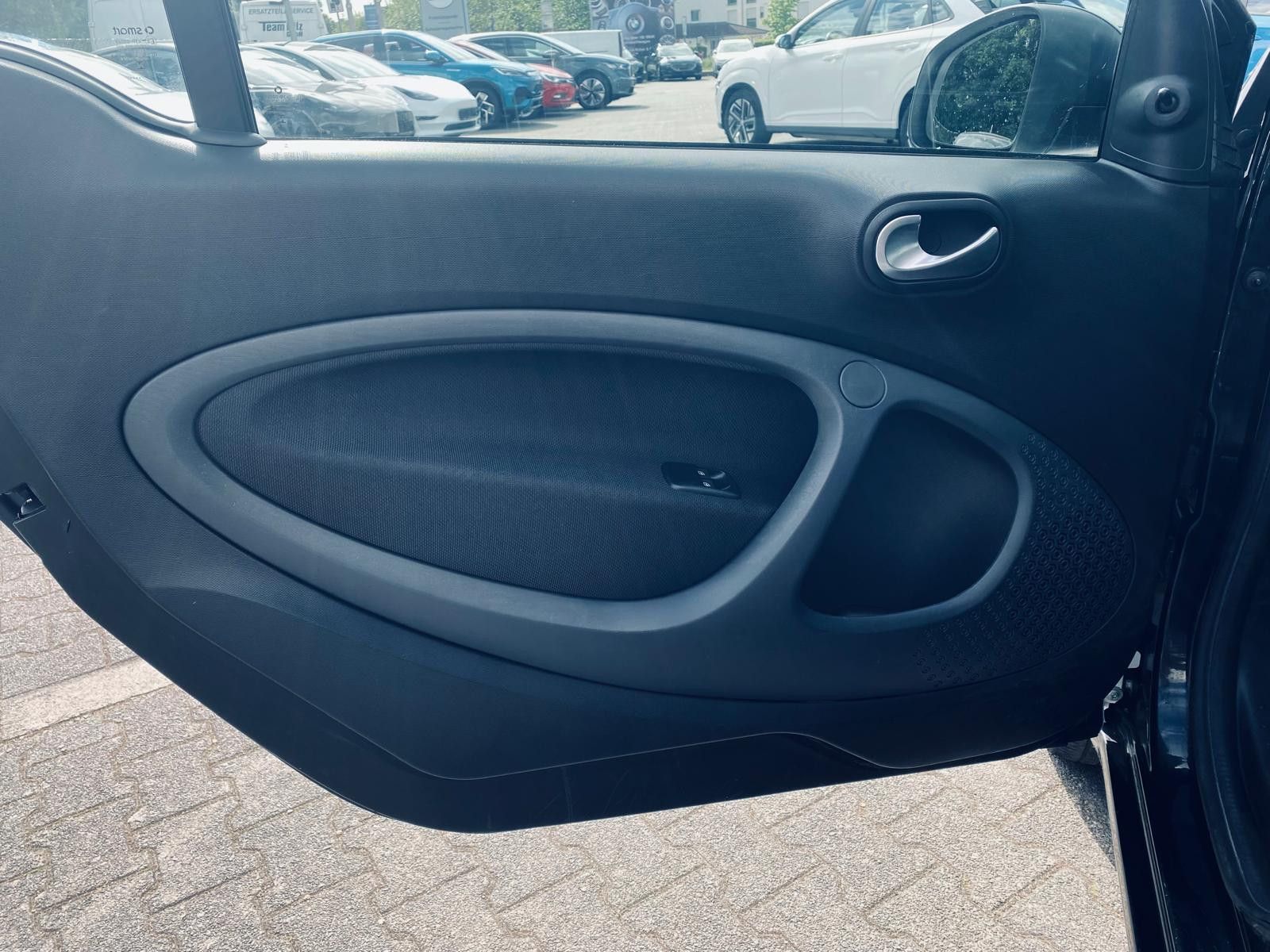 Fahrzeugabbildung Smart ForTwo electric drive 60KW GEPFLEGT+TEMP+MFL+LM
