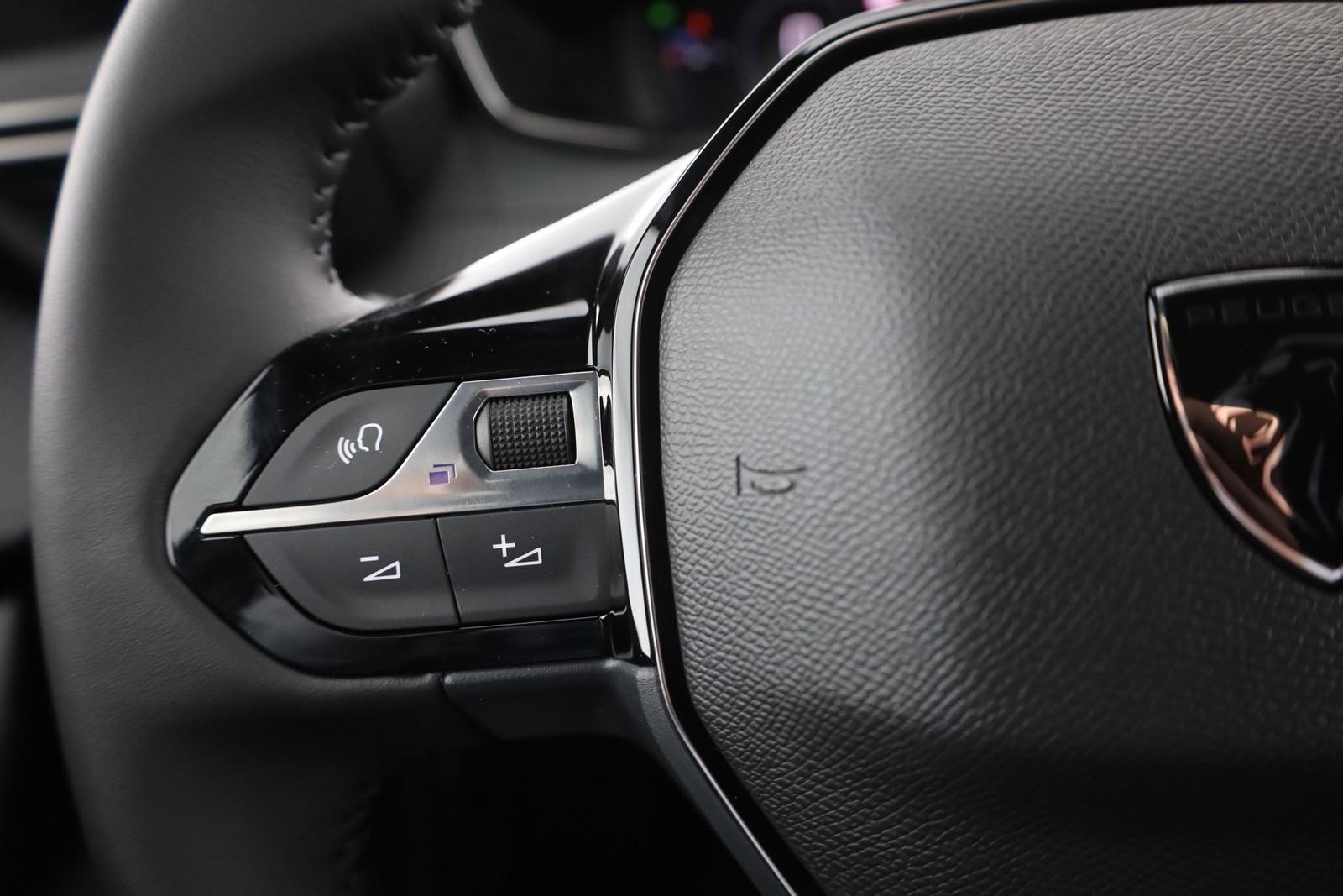 Peugeot 2008 1.2 PureTech LED ACC Kamera, миниатюра 16
