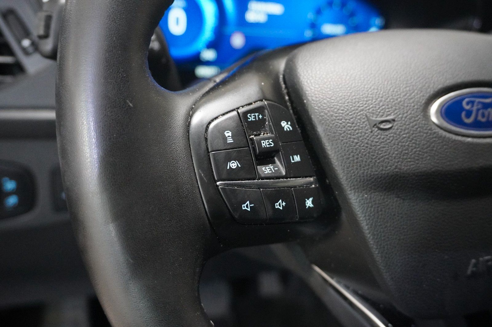 Fahrzeugabbildung Ford Focus Turnier  1.0 TITANIUM X NAVI/LED/KAMERA/SH