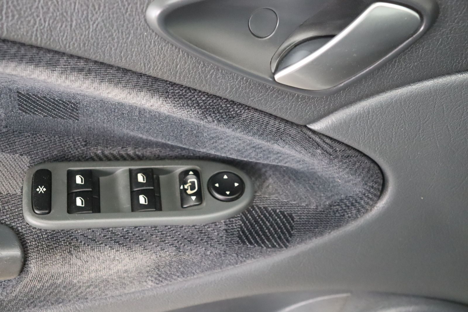 Fahrzeugabbildung Citroën C5 2.0 16V * Klimaautom. * PDC