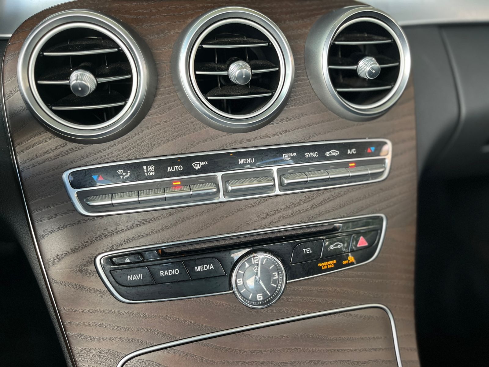 Fahrzeugabbildung Mercedes-Benz C 300 Cabrio  9G-TRONIC LED NAV SHZ PDC 17"